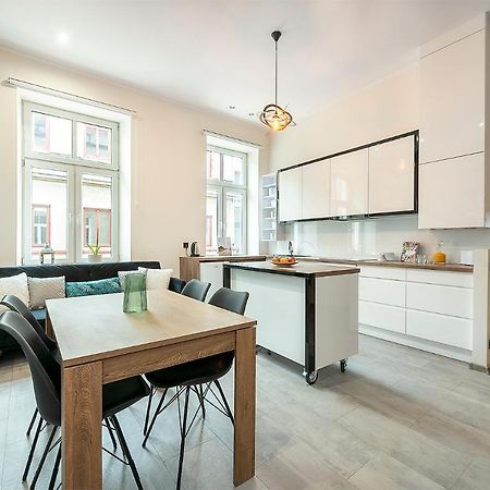 Red Brick Apartment Centrum 우치 외부 사진