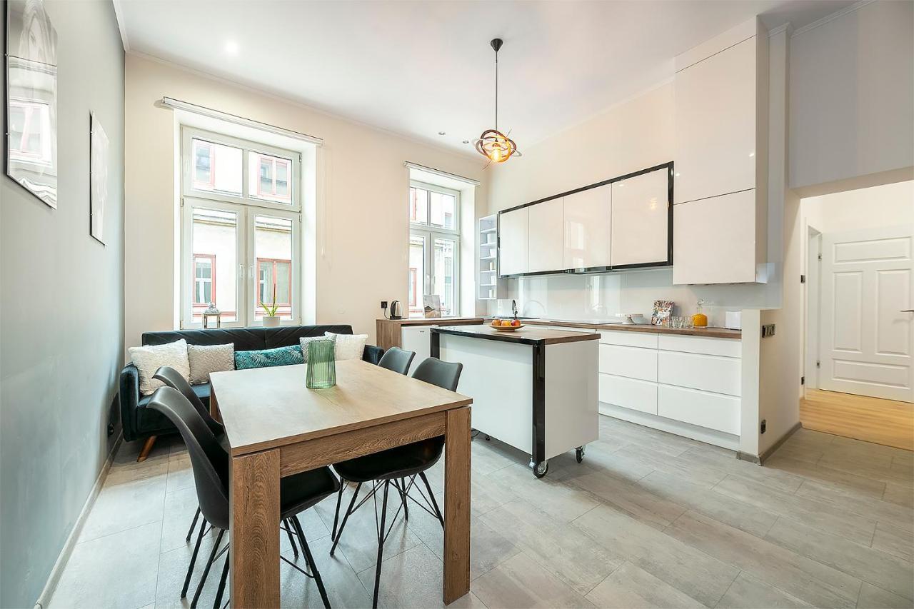 Red Brick Apartment Centrum 우치 외부 사진
